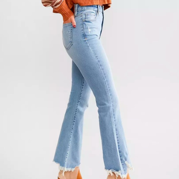 Hidden Happi Cropped Flare Stretch Jean - Size 30 - Picture 2 of 6